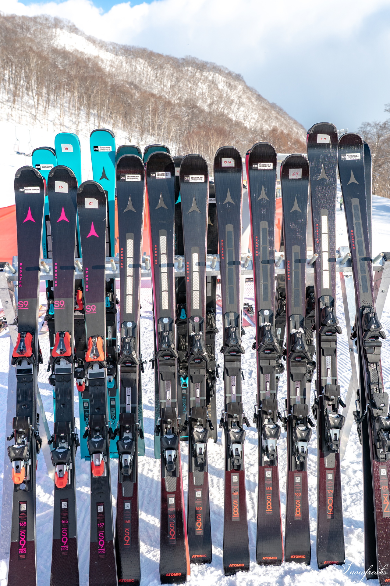 長野、北海道、岩手を巡る【2026 ATOMIC TEST DRIVE】朝里川温泉スキー場会場に初参加！最新モデルのスキー板が勢ぞろい。たくさん試乗して、自分にあった１台を見つけましょう♪